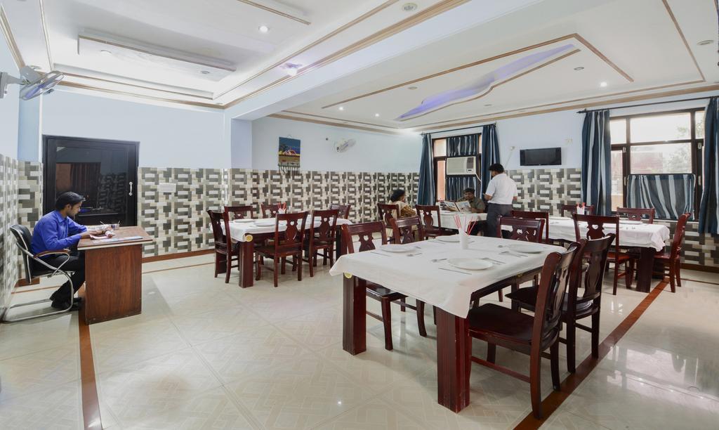 Fabhotel Prashant Palace مَسّور المظهر الخارجي الصورة