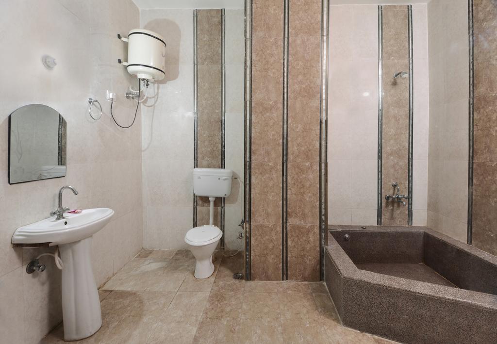 Fabhotel Prashant Palace مَسّور الغرفة الصورة