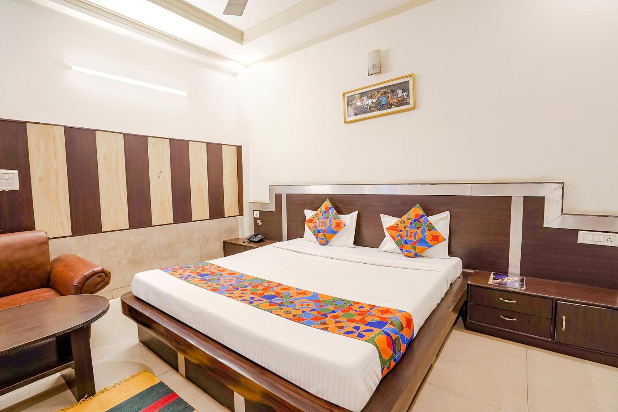 Fabhotel Prashant Palace مَسّور المظهر الخارجي الصورة
