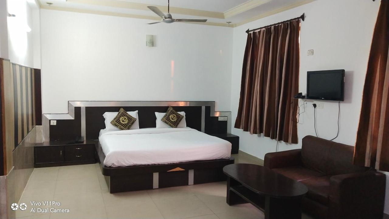 Fabhotel Prashant Palace مَسّور المظهر الخارجي الصورة
