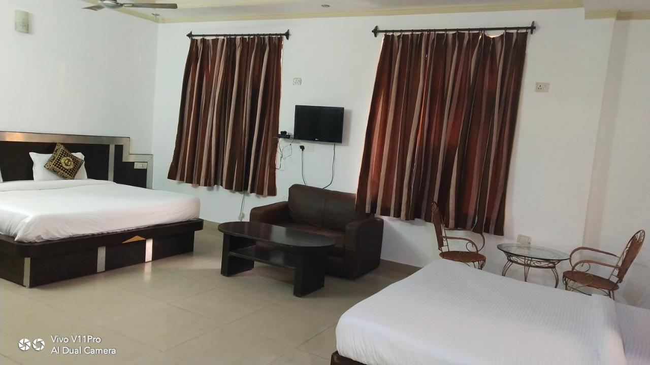 Fabhotel Prashant Palace مَسّور المظهر الخارجي الصورة