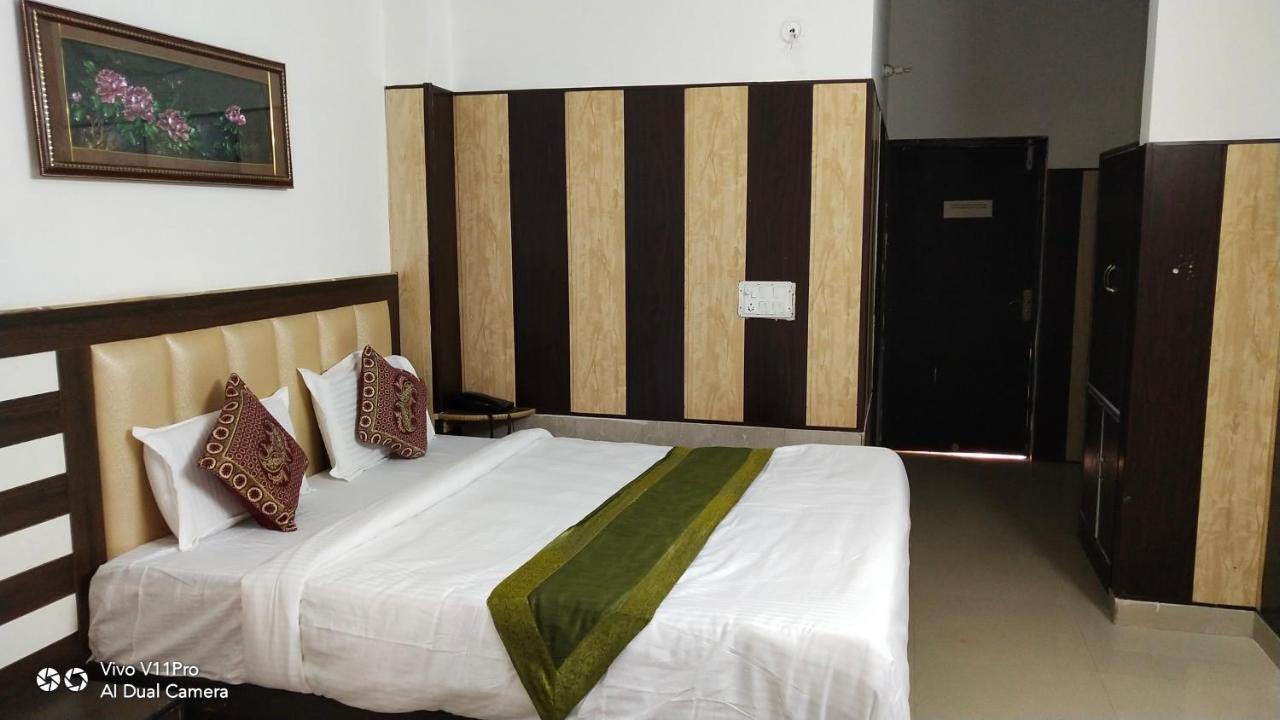 Fabhotel Prashant Palace مَسّور المظهر الخارجي الصورة